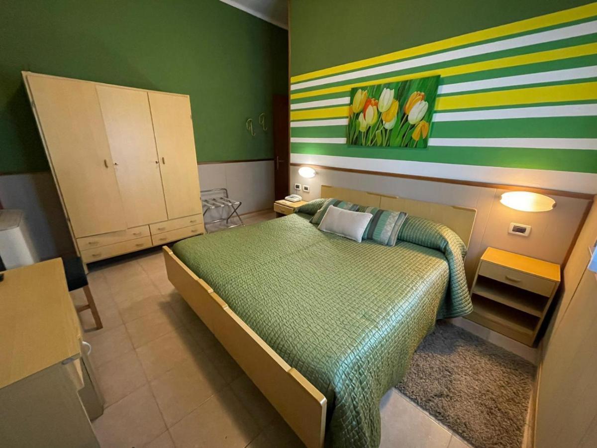 Hotel Azzurra Salsomaggiore Terme Exteriör bild